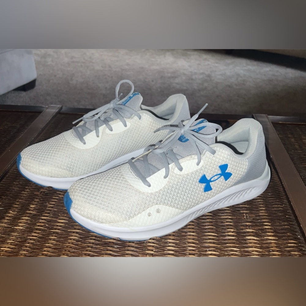 Mens Under Armour shoes/  white and blue / size 11
